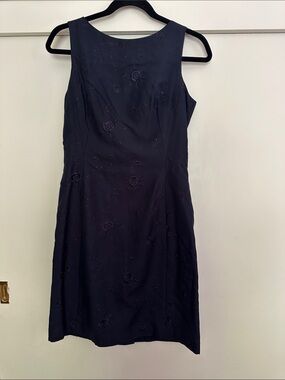 Like New Classic Ann Taylor Navy Sleeveless Embroidered Sheath Dress